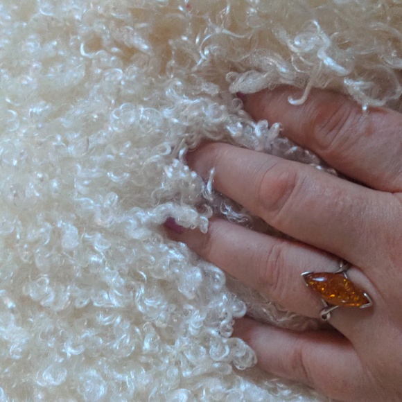 NWOT Cal Style Size S Off White Shaggy Faux Sheep Vest Lined Runs Large - Picture 3 of 7